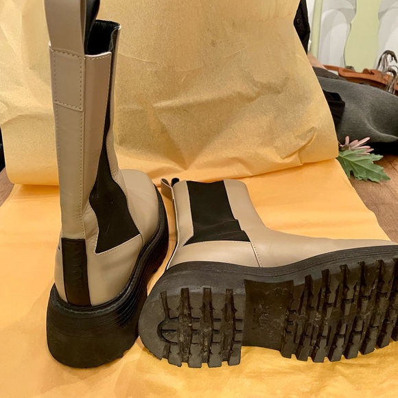 Chunky sole Chelsea boots - Picture 5 of 6